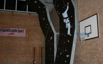 Arrampicata in palestra scuola 2